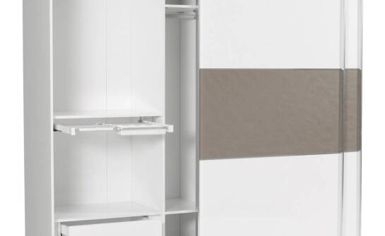Jak system drzwi przesuwnych wpływa na projekt szafy wnękowej w mieszkaniu z bloku