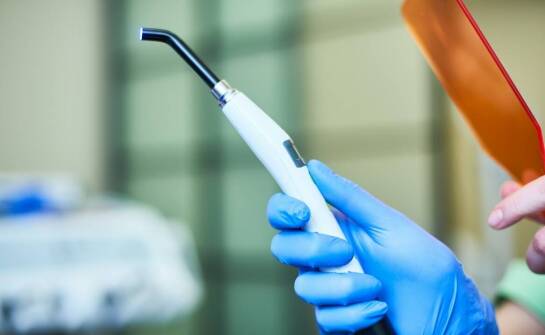 Kiedy laser stomatologiczny ma sens przy próchnicy i chorobach przyzębia