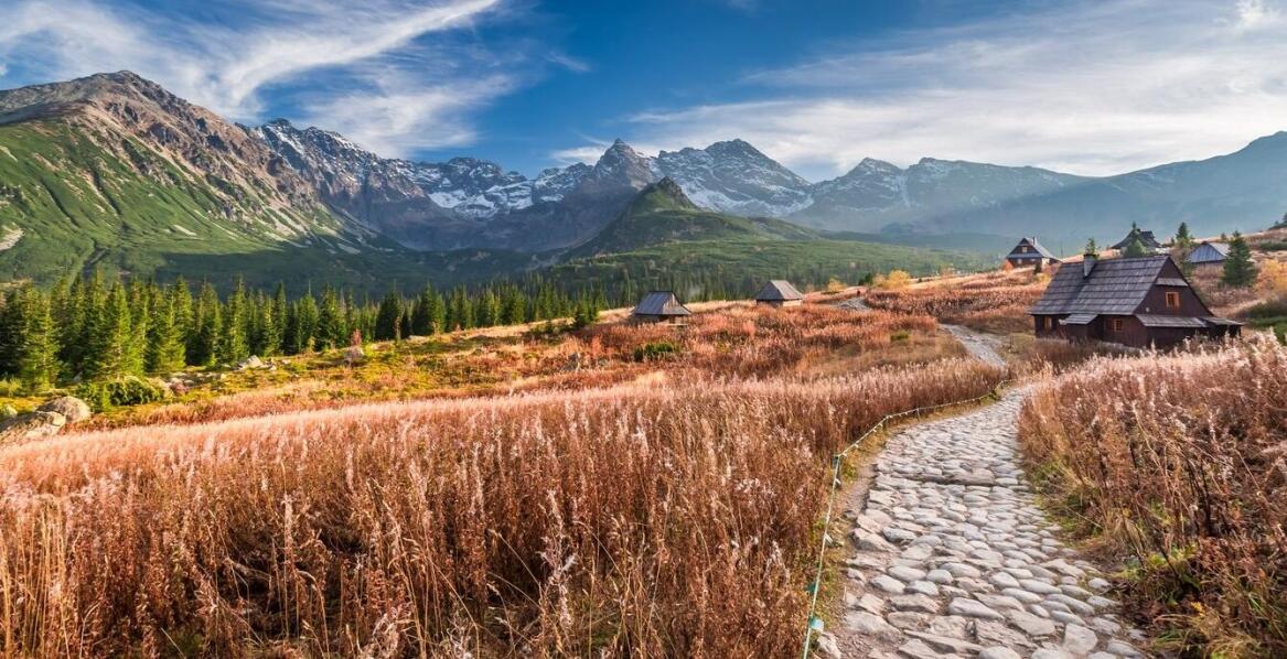 Kościelisko czy Zakopane — jak lokalizacja noclegu zmienia plan dnia, dojazd i start na szlak