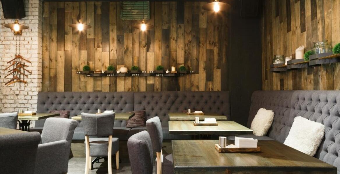 Dlaczego lokalne bistro bywa odpowiedzią na codzienny, domowy obiad poza domem
