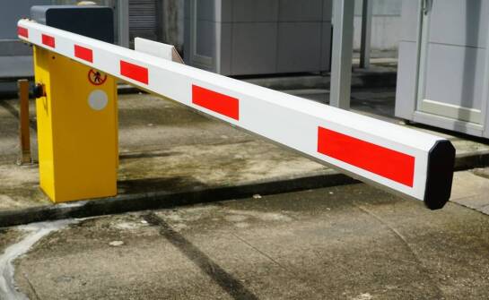 Co najczęściej zużywa szlaban parkingowy przy intensywnym ruchu i zmianach pogody