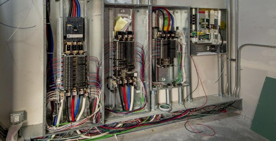 Kiedy stara instalacja w domu wymaga pełnej modernizacji, a nie tylko drobnych poprawek