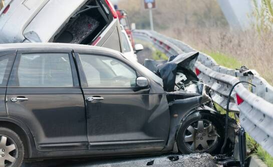 Jak udowodnić odpowiedzialność zarządcy drogi po kolizji z sarną, gdy polisa OC nie obejmuje szkody