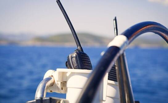 Kiedy radiotelefon VHF daje pierwsze sygnały awarii przed wyjściem w morze