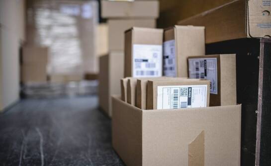 Jak dopasować karton do produktu, transportu i magazynowania w firmach z Pomorza