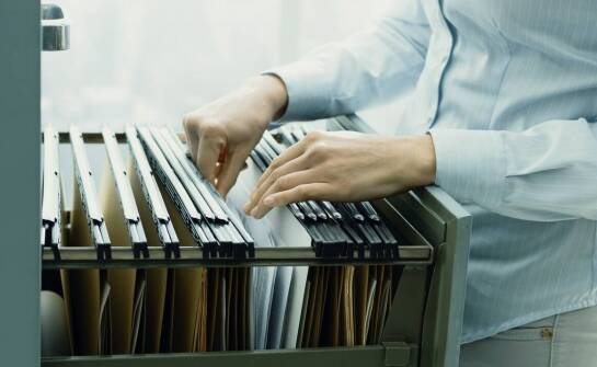Błędna klasyfikacja dokumentów przed archiwizacją i jej skutki dla całego obiegu w firmie