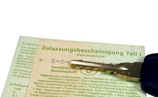 Kiedy rejestracja auta i licencja taksówkowa stają się częścią rozliczeń firmy cudzoziemca