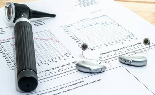 Jak przebiega diagnostyka słuchu przed doborem aparatu u seniora z niedosłuchem