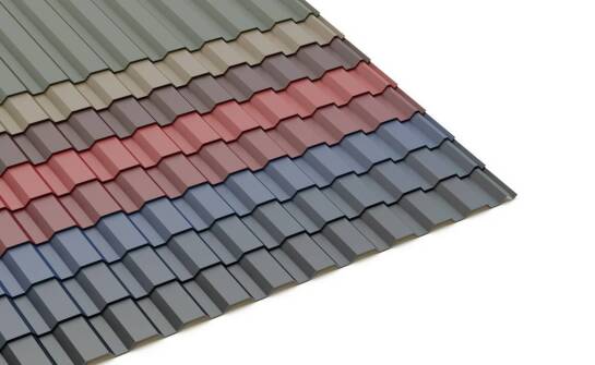 Kiedy ceramiczna dachówka o płaskim profilu pasuje do dachu domu jednorodzinnego
