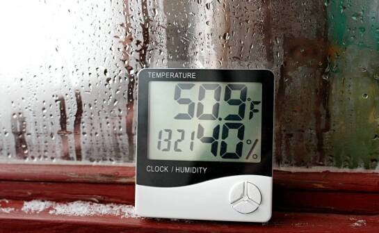 Od temperatury do ciśnienia — które domowe przyrządy pogodowe mają praktyczny sens w domu i ogrodzie?