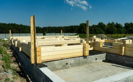 Które decyzje w projekcie najbardziej zmieniają koszt domu w konstrukcji szkieletowej na małopolskiej działce