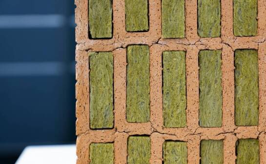 Cegła i pustak ceramiczny w ścianie nośnej — co decyduje o wyborze w małopolskiej budowie