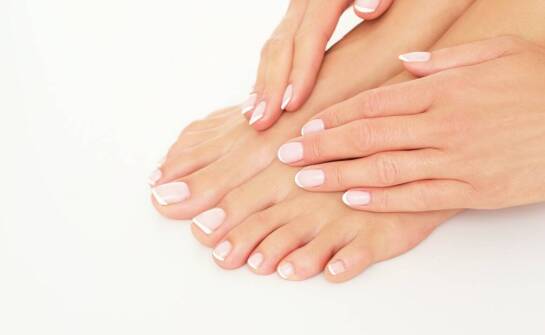 Kiedy klasyczny, hybrydowy i męski pedicure pasują do stanu stóp i stylu życia