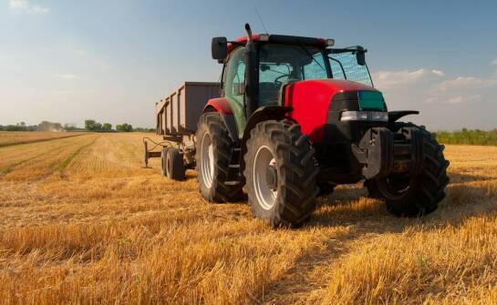 Jak przygotować ciągnik do pierwszego uruchomienia systemu RTK z autoprowadzeniem i linią AB
