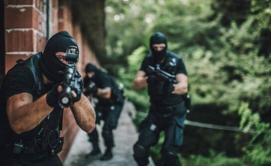 Kominiarka taktyczna do ASG, polowania i zimy: jak materiał zmienia komfort