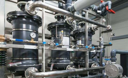 Kiedy mieszek z PTFE sprawdza się w instalacji chemicznej i spożywczej