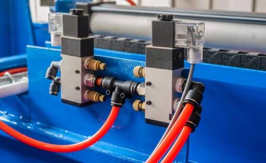 Dlaczego elektrozawory w wodociągach, myjniach i przetwórstwie spożywczym pracują w różnych warunkach