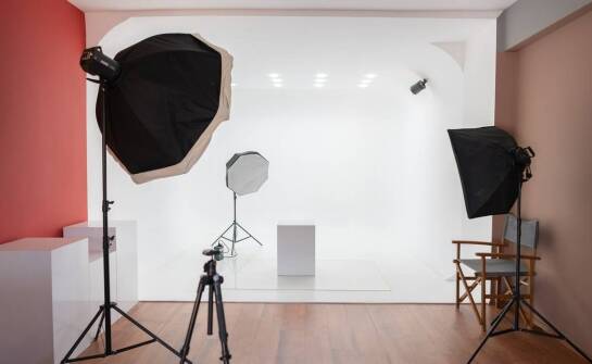 Jak kształt i rozmiar softboxu wpływają na portret i zdjęcia produktów w małym studiu