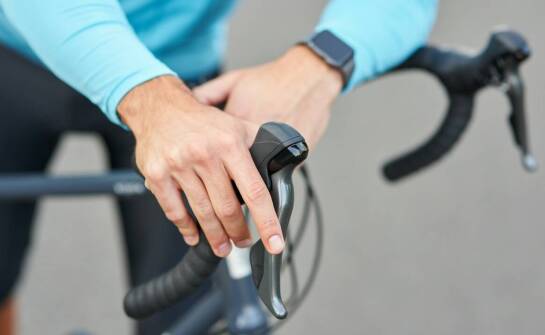 Jak trenażer rowerowy obnaża ograniczenia starszego zegarka multisportowego triathlonisty