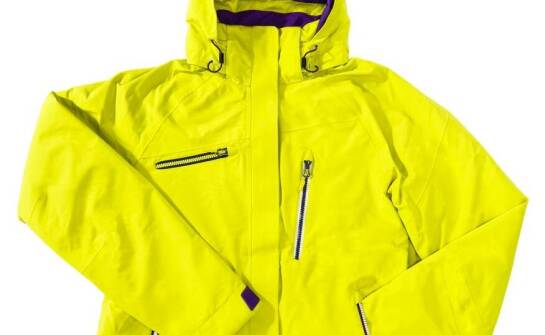 Jak nosić fioletową kurtkę The North Face w miejskich stylizacjach i dbać o kolor