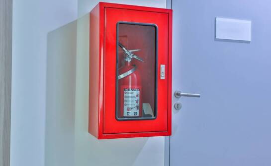Jak przechowywać chemię jachtową w wynajmowanym lokalu bezpiecznie i zgodnie z umową