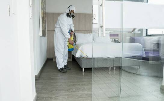 Jak dobrać chemię do pokoi, łazienek i kuchni hotelowej bez mieszania zastosowań