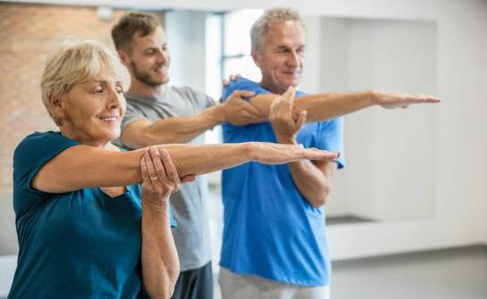 Sauna i stretching po treningu siłowym — kiedy regeneracja rzeczywiście wspiera rozwój mięśni