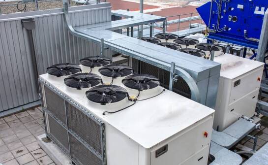 Jak rotor zeolitowy przechwytuje VOC z powietrza wyciągowego w hali produkcyjnej przed emisją