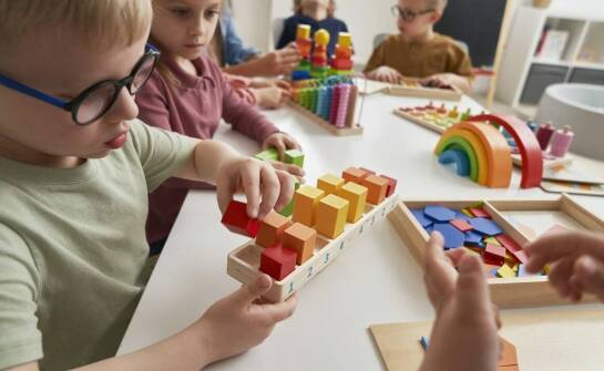 Jak codzienne aktywności w żłobku i przedszkolu wspierają różne talenty dziecka