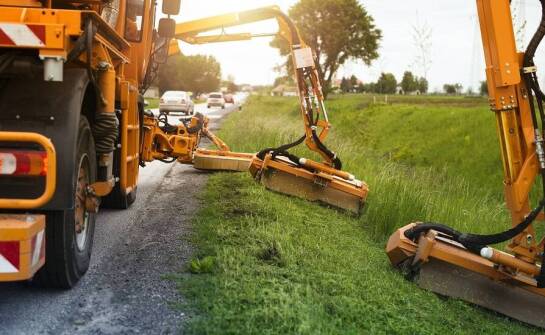 Jak geometria ramienia i tłumienie drgań zmieniają stabilność pracy przy skarpach
