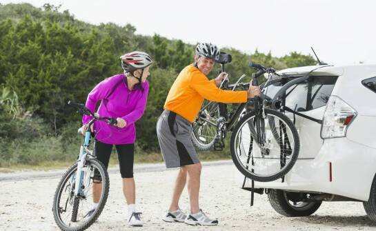 Kiedy dziecięca przyczepka rowerowa pasuje do wieku dziecka, trasy i rodzinnych wyjazdów autem