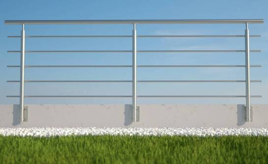 Jak wysokość, wypełnienie i mocowanie metalowej balustrady wpływają na bezpieczeństwo balkonu i schodów w domu jednorodzinnym