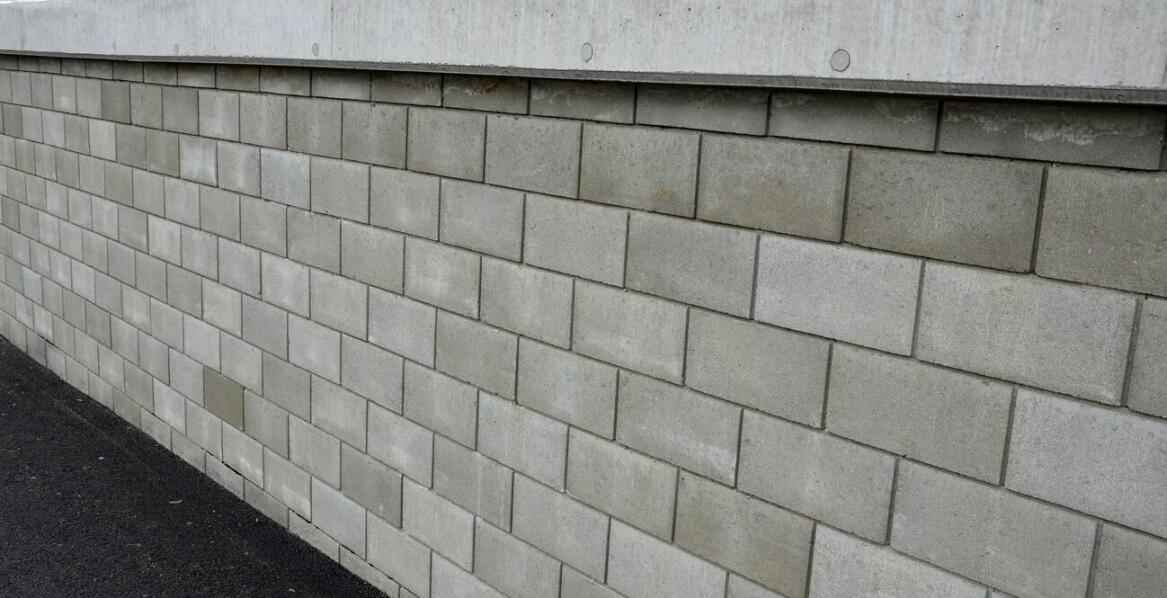 Jak dobrać prefabrykowaną ścianę oporową do gruntu, obciążeń i sposobu posadowienia