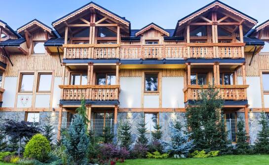 Dojście, łazienka i układ apartamentu — co naprawdę ułatwia pobyt osobie z ograniczoną mobilnością