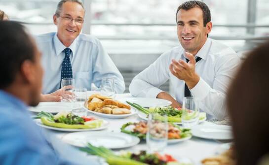 Jak dopasować włoski posiłek w Bobrowcu do lunchu, kolacji i spotkania biznesowego