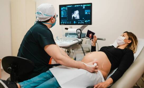 Zakres pracy ginekologa: od diagnostyki prenatalnej po leczenie dolegliwości intymnych