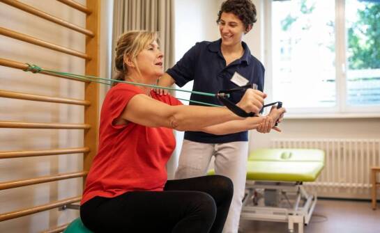 Jak wygląda rehabilitacja po urazie sportowym od bólu do powrotu do treningu