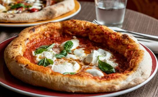 Po czym poznać pizzę neapolitańską, gdy zamawiasz ją w lokalnej restauracji
