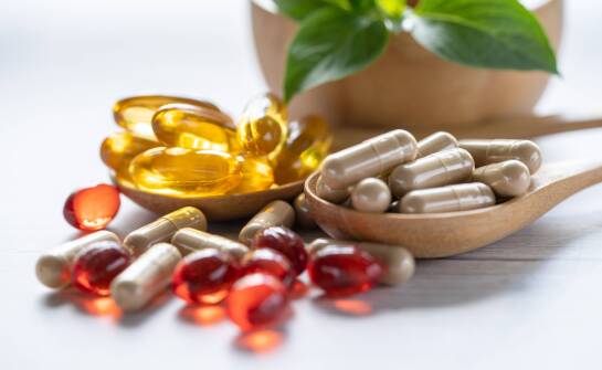 Jakie suplementy stosować przy menopauzie?