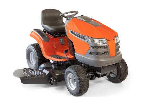 Jak ocenić traktor ogrodowy Cub Cadet pod kątem terenu, osprzętu i serwisu