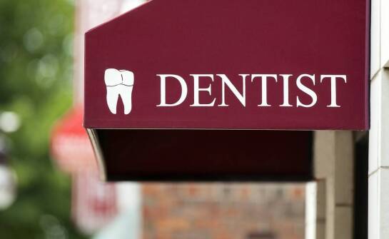 Jak działa nocny dyżur dentystyczny we Wrocławiu i gdzie kończy się pomoc doraźna