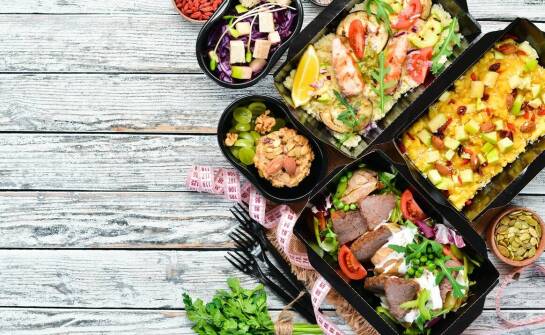 Tygodniowe menu rodzinne z mieszanego boxa — jak rozłożyć owoce i warzywa na posiłki