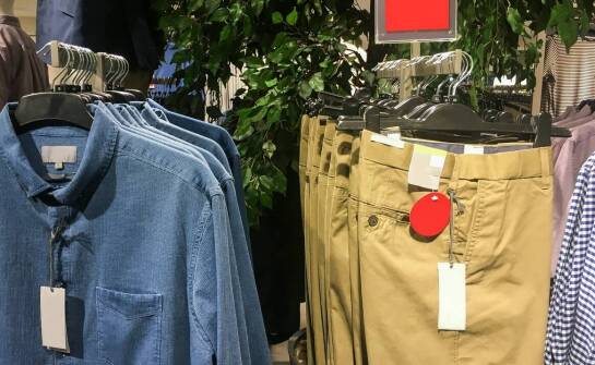 Jak różnica między I i II gatunkiem porządkuje ofertę outletową w sklepie odzieżowym?