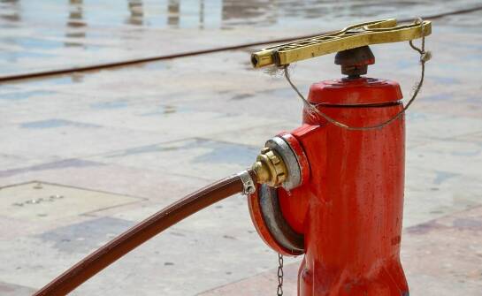 Co oznacza zbyt słaby wynik badania hydrantów wewnętrznych w budynku wielorodzinnym