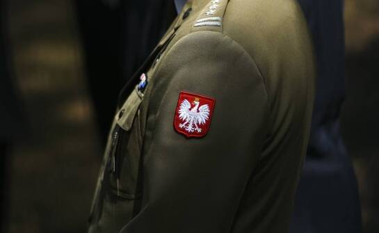 Dlaczego niewłaściwe pranie i przechowywanie skracają żywotność munduru i oznaczeń?