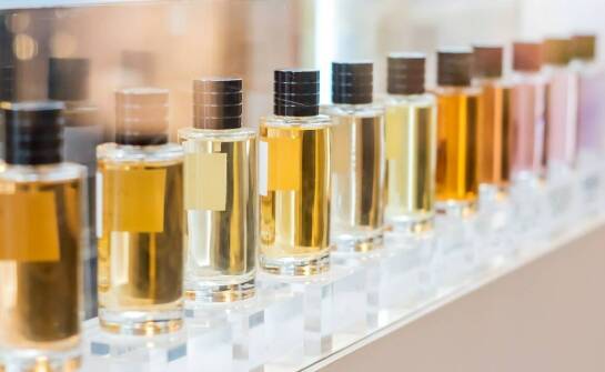 Czego rozlewnia oczekuje od dostawcy perfum inspirowanych przed startem marki własnej