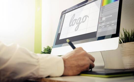 Jak ocenić, czy kurs AI do grafiki uczy pracy projektowej, a nie tylko generowania obrazów