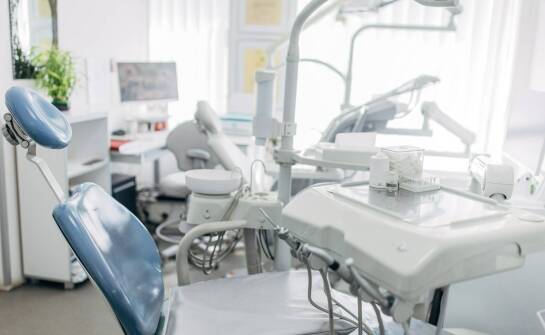 Analiza kosztów: zakup nowego stomatologicznego unitu