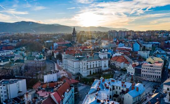 Bielskie dzielnice dla rodzin kupujących mieszkanie: gdzie liczą się szkoły, dojazd i spokój
