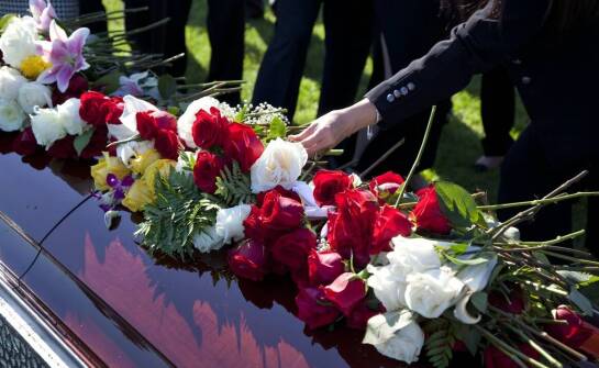 Jak toaleta pośmiertna i balsamacja przygotowują ciało do pożegnania w kaplicy
